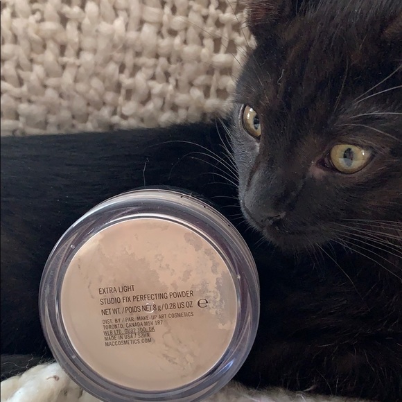 *WANTED* Mac - Extra light - perfecting powder - Picture 2 of 4